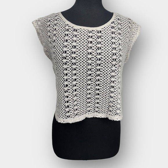 Hollister Crochet Lace Crop Top White XS Scoop Neck Cap Sleeve Scallop Hem Knit - Picture 1 of 9